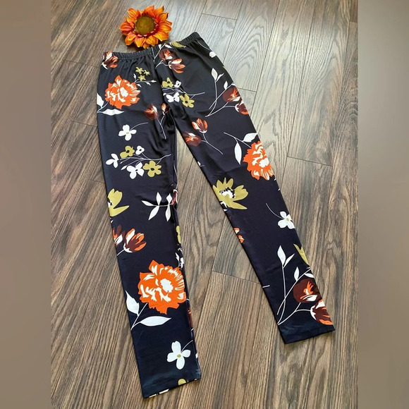 🌻5/$25🌻LILY by FIRMIANA Black Floral Elastic Banded Pants | S/M | - Picture 3 of 5